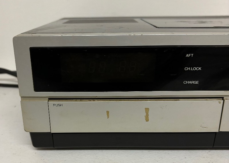 lot 84 image: Vintage Magnavox Programmable Video Tuner
