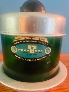 lot 126 image: Vintage Automatic Vaporizer Humidifier by PrakTKal Model No 650