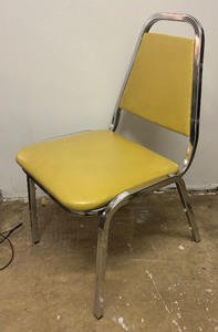 lot 123 image: Charming Vintage Chair