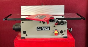 lot 35 image: Cutech 8 Benchtop Jointer 40180H