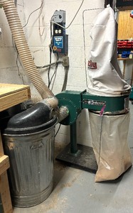 lot 15 image: Grizzly G8027 Dust Collector on Casters