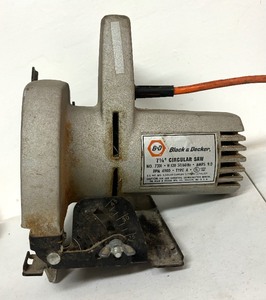 lot 194A image: Black & Decker 7 14Circular Saw 7301, Skil Jigsaw 496 and Bosch Sander GEX 125