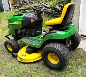 lot 3 image: John Deere L118 Riding Lawnmower