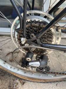 lot 181 image: Schwinn High Sierra 18 Speed Bike With 26 Inch Tires