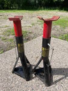 lot 202 image: Pathfinder Two Ton Jack Stands