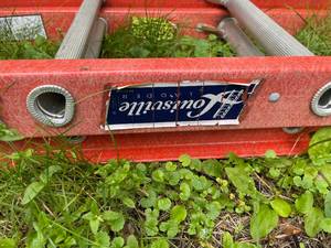 lot 207 image: Louisville Twenty Four Foot Extension Ladder