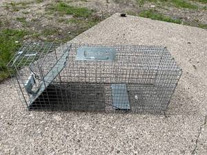 lot 208 image: Large Havaheart Live Trap