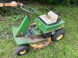 lot 209 image: John Deere Riding Lawn Mower