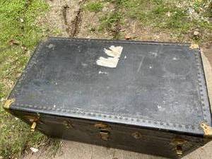 lot 212 image: Vintage Travel Trunk  Chest with Drawer