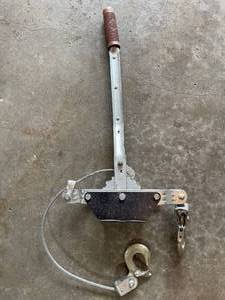 lot 219A image: Metal Winch Working Well