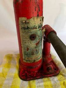 lot 226 image: Keybar Hydraulic Jack