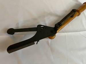 lot 227 image: Vintage Clay Pigeon Thrower with Wooden Handle