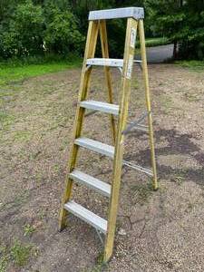 lot 233 image: Six Foot Keller 250 Pound Fiberglass Ladder