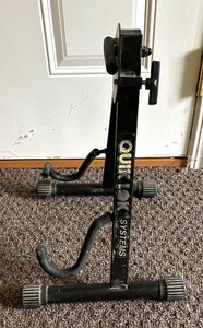 lot 101 image: Quik Loc Systems Guitar Stand