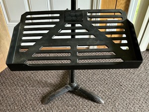 lot 102 image: Delightful Double Music Stand