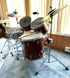 lot 8 image: REMO Drum Set