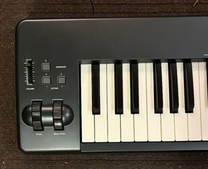 lot 89 image: Alesis Q88 USB Midi Keyboard with 88 Velocity Sensitive Keys