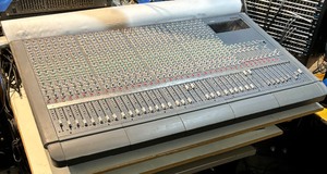 lot 10 image: Tascan M-2600 Mixer