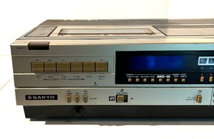 lot 227 image: Vintage Sayno CR 4400 Betamax Betacord Video Cassette Player