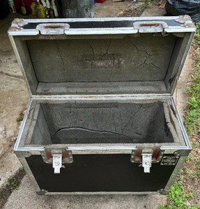 lot 238 image: R & R Storage Case on Casters