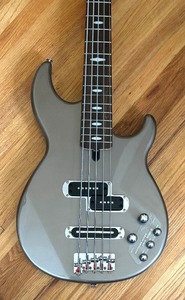 lot 26 image: Yamaha BB615 Electric Guitar in Pewter