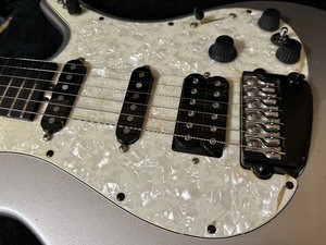 lot 9 image: 1998 Parker USA Nightfly Silver