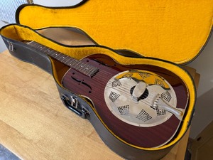 lot 38C image: Vintage Johnson Triolian Resonator Guitar