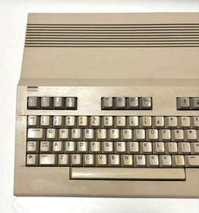 lot 251 image: Commodore 128 Personal Computer
