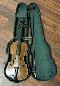 lot 9B image: Antique Fiddle