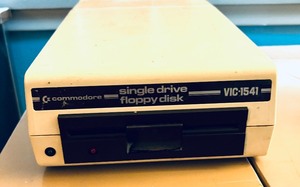 lot 255 image: Commodore Accessories