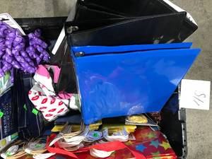 lot 48 image: LARGE TOTE ASSORTED GIFT BAGS