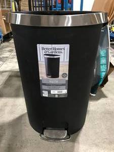 lot 64 image: BETTER HOMES AND GARDEN TRASH CAN