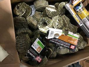 lot 80 image: XL BOX SIDINGFENCING NAILS