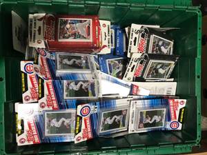 lot 189 image: LARGE TOTE ASSORTED BASEBALL CARDS