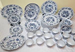 lot 2 image: Blue Danube China Dinnerware Set