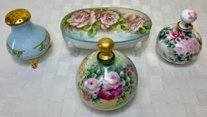 lot 8 image: Roses Vintage Porcelain 4 Piece Bathroom Vanity Set