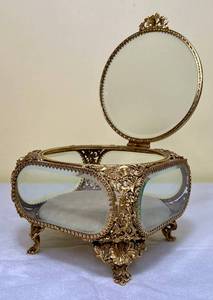 lot 5 image: Antique Matson Jewelry Casket Beveled Glass Gold Trinket Box