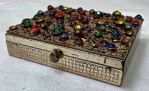 lot 18 image: Vintage 1950s Jeweled Powder Case by Dorset-Fifth Avenue-New York