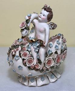 lot 10 image: Hobe Dresden Porcelain Cupid and Swan Bowl