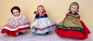 lot 50 image: Madame Alexander Swedish, Dutch and Russian Dolls 8