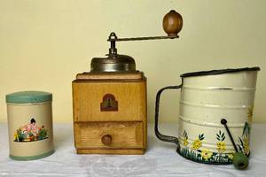 lot 68 image: Vintage Armin Trosser Wooden Coffee GrinderMill, Vintage Flour Sifter and Vintage Nesco Kitchen Shaker
