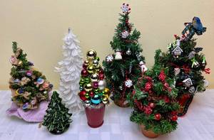 lot 101 image: Collection of Decorated Holiday Trees