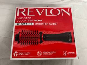lot 9 image: Revlon One-Step Volumizer Plus