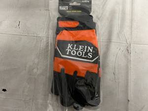 lot 21 image: Klein Tools Winter Thermal Gloves - XL
