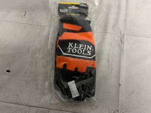 lot 22 image: Klein Tools Winter Thermal Gloves - XL