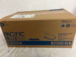 lot 57 image: 16 Packs of Multifold 2-Ply Paper Towels