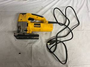lot 6 image: DeWalt Varible Sped 60mm Jig Saw