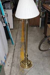 lot 36 image: Vintage Brass Floor Lamp