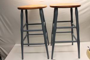 lot 1A-39 image: Set of 2 Bar Stools