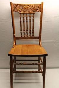 lot 1A-40 image: Antique Dining Room Chair